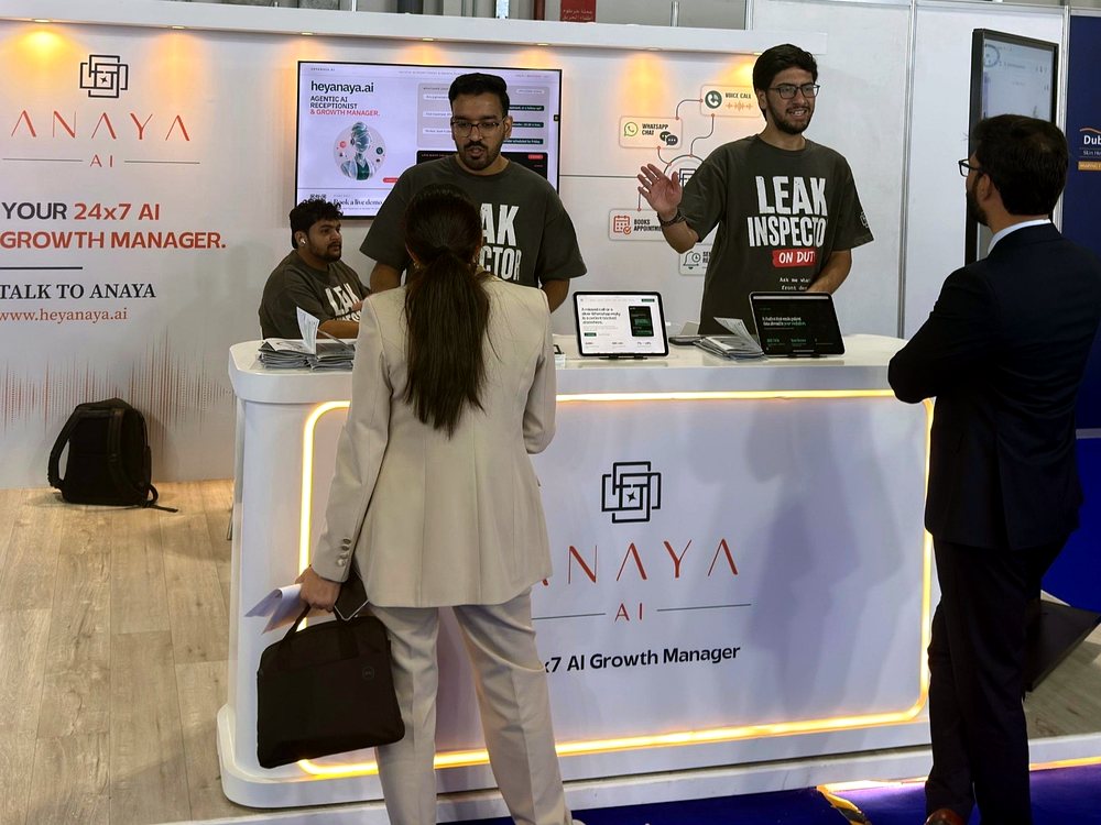 The heyAnaya team demonstrating Anaya to clinic owners